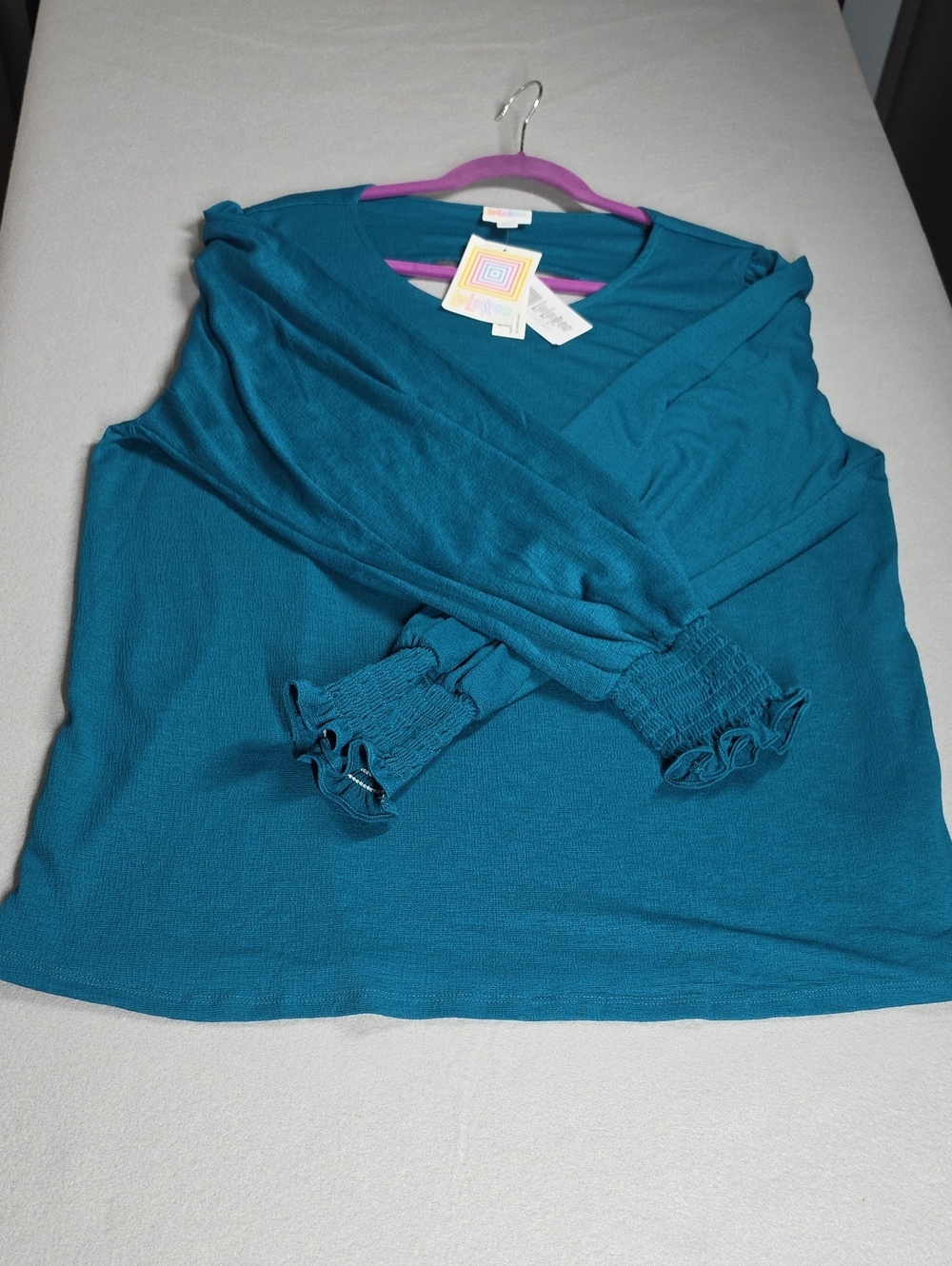 NWT Size XL LuLaRoe Teal V-Neck Ruffle Cuff Blouse With Cutout In Back